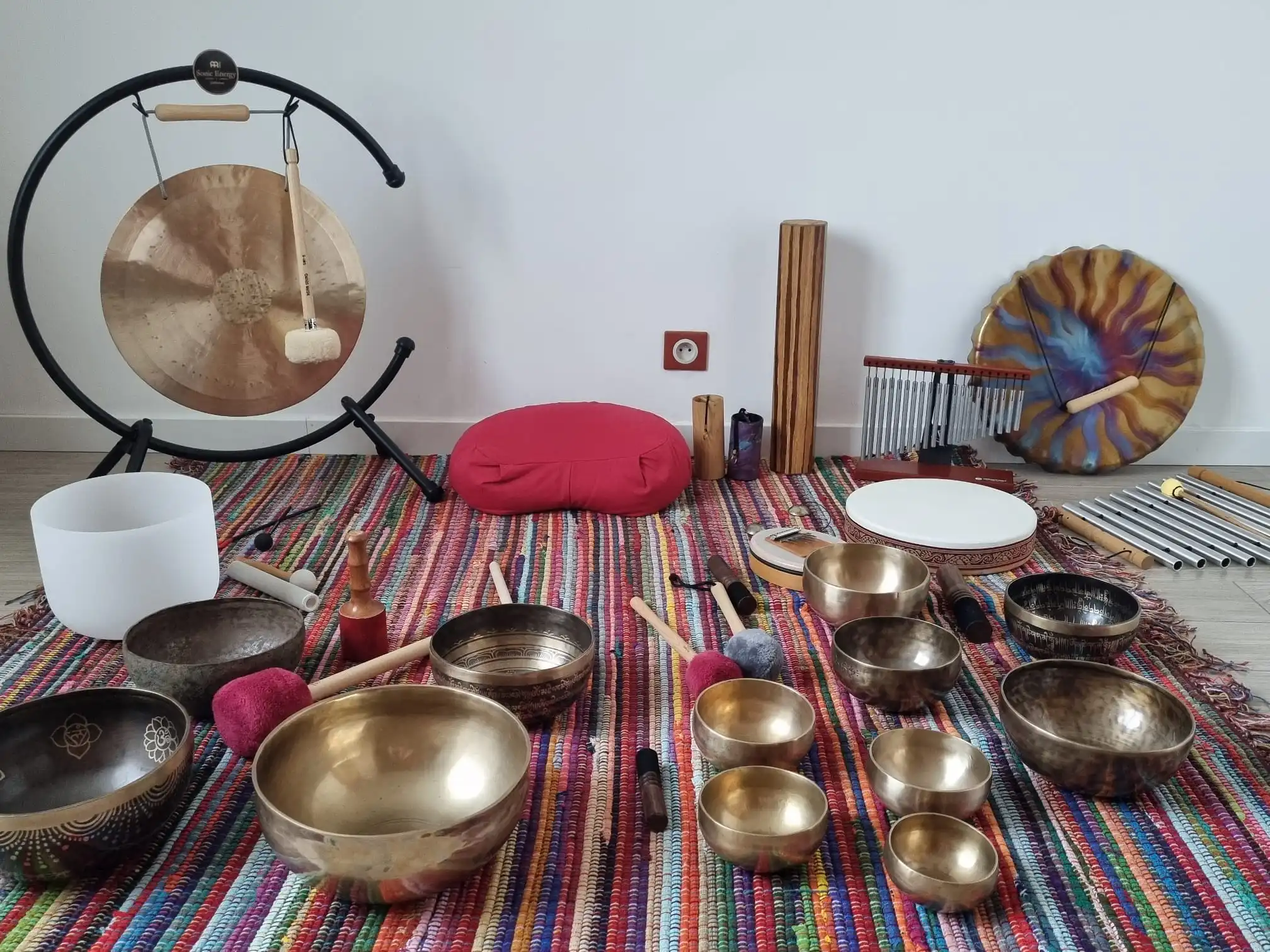 matériel de sonotherapie, bols tibétains, gong, koshis, tambour, carillon, bol cristal