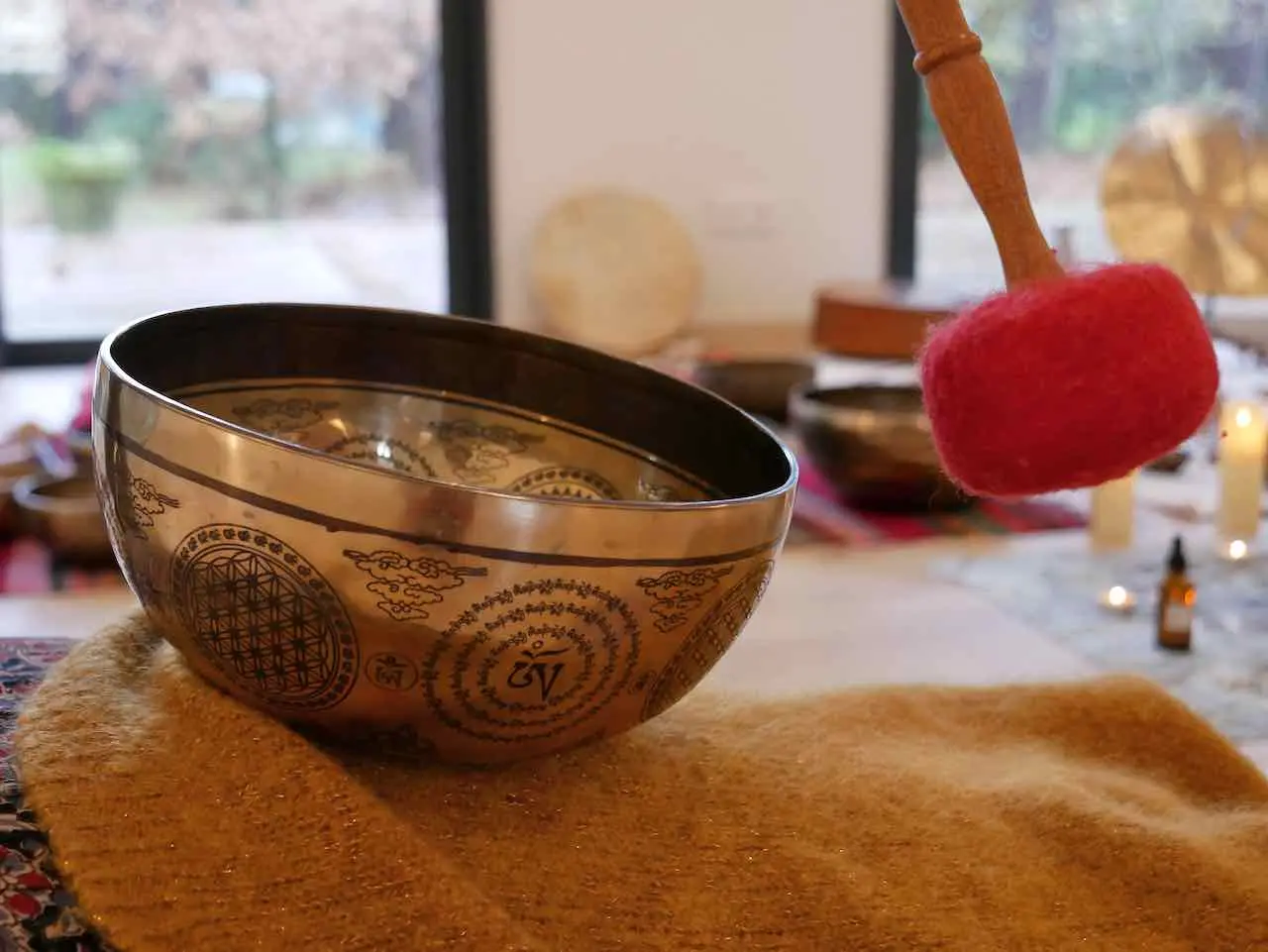 bol tibetain pose sur un dos