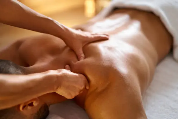massage dos reharmonisant les centres énergétiques