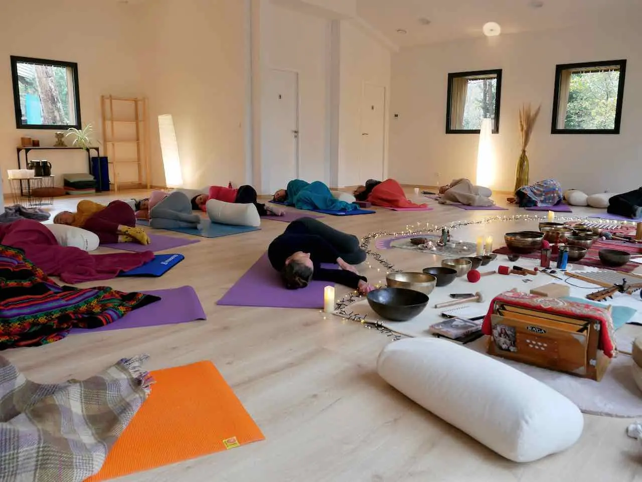 relaxation participants yin yoga sonore