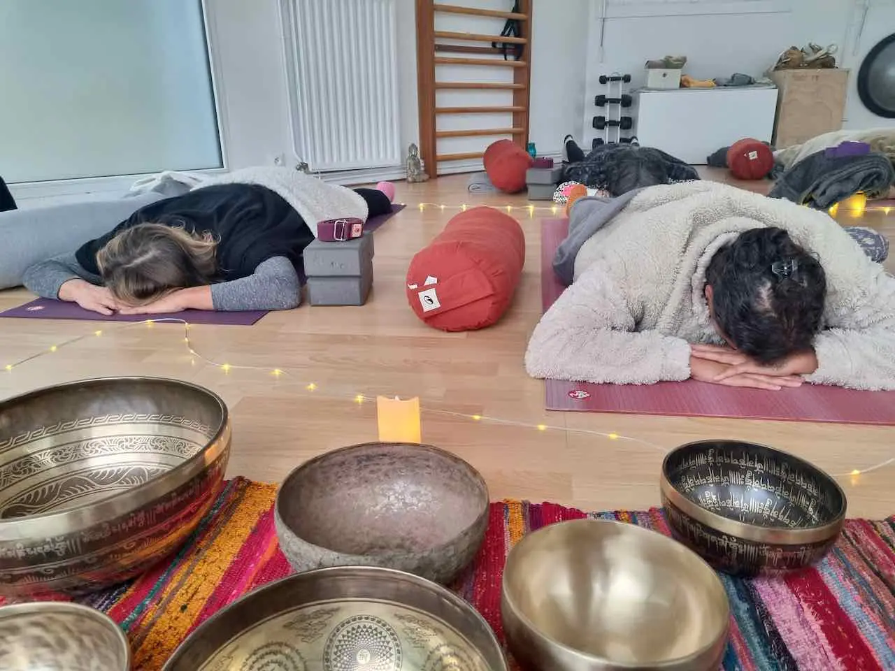 relaxation sonore lors d un yin yoga sonore