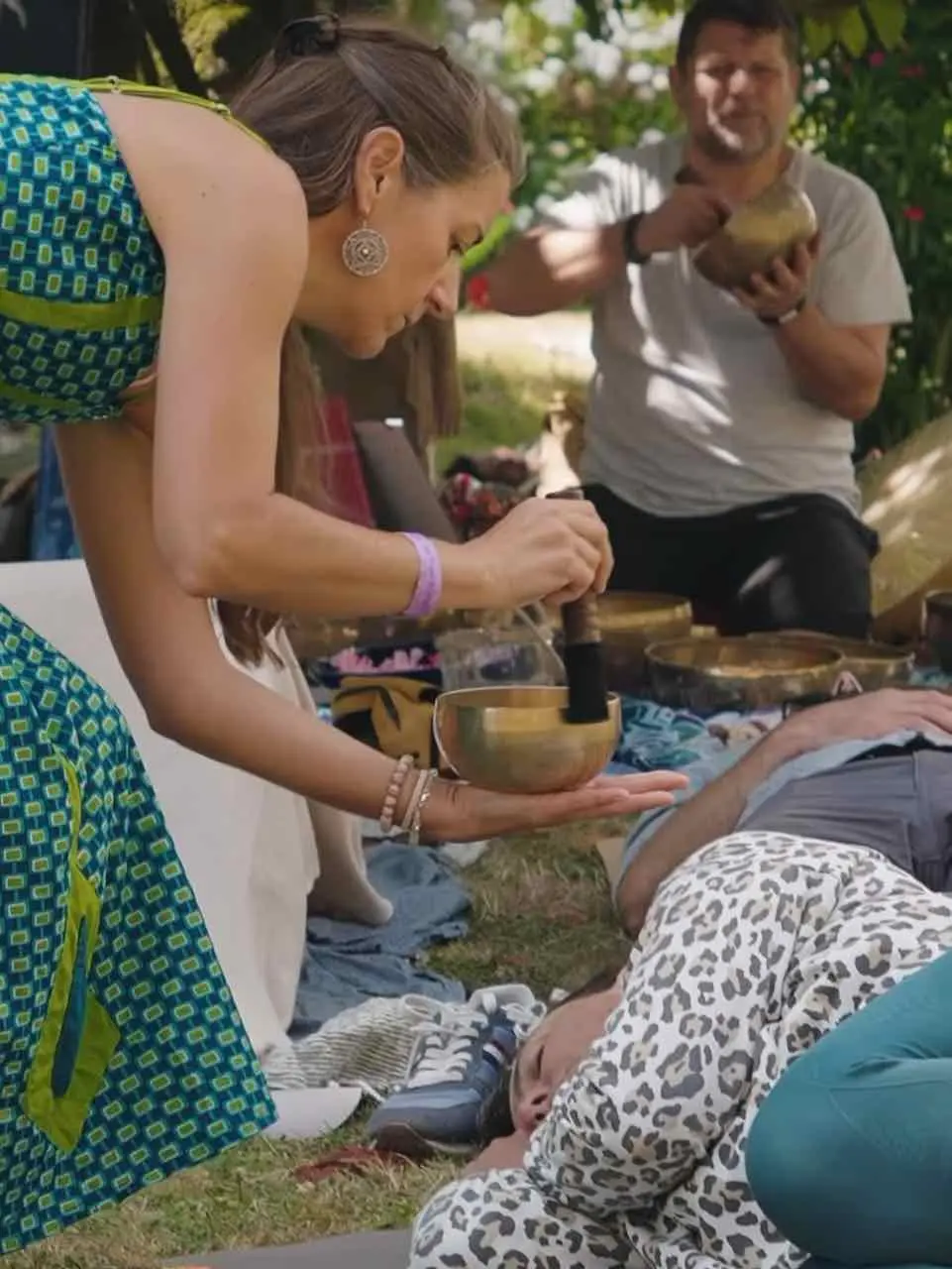 sonotherapeute durant un voyage sonore